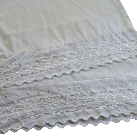 Vintage White Standard Pillowcases 2 Embroidered Scalloped Edges 20"x26" Cottage - Picture 7 of 10